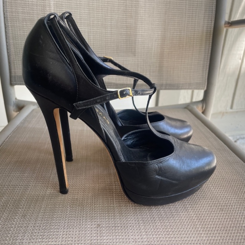 Elie Saab Platform T-Strap Closed Toe Stiletto Heels Pumps